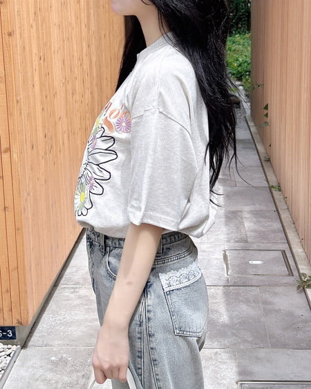 INGNI（イング） カラフル花刺繍Tシャツ ｵｰﾄﾐｰﾙ