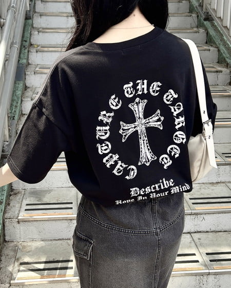 INGNI（イング） バックラインストーンクロスロゴチュニックTシャツ ｸﾛ