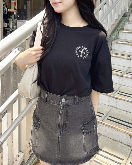 INGNI（イング） バックラインストーンクロスロゴチュニックTシャツ ｸﾛ