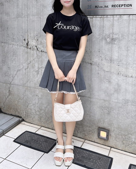 INGNI（イング） リボン付ラメ刺繍ロゴTシャツ ｸﾛ/ｵﾌﾗﾒ