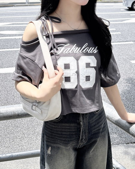 INGNI（イング） ワンショル肩リボンナンバリングTシャツ ｽﾐｸﾛ