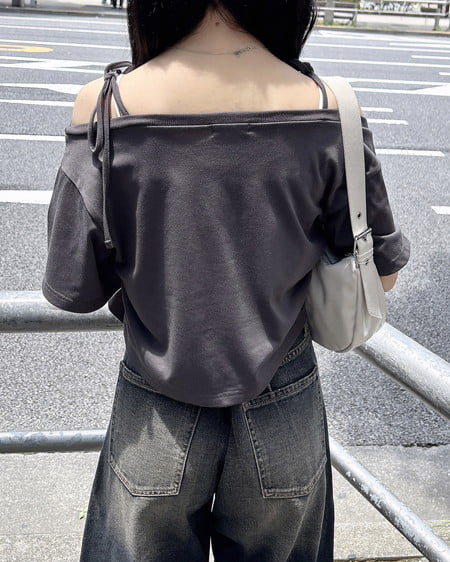 INGNI（イング） ワンショル肩リボンナンバリングTシャツ ｽﾐｸﾛ