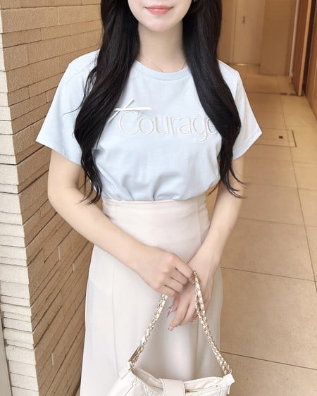 INGNI（イング） リボン付ラメ刺繍ロゴTシャツ ｻｯｸｽ/ｵﾌﾗﾒ