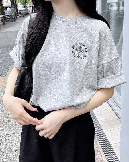 【7／8までの限定価格】バックラインストーンクロスロゴチュニックTシャツ