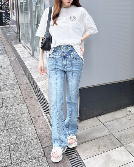 INGNI（イング） バックラインストーンクロスロゴチュニックTシャツ ｵﾌﾎﾜｲﾄ