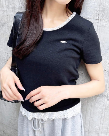 裾レース胸プレート付リブトップス