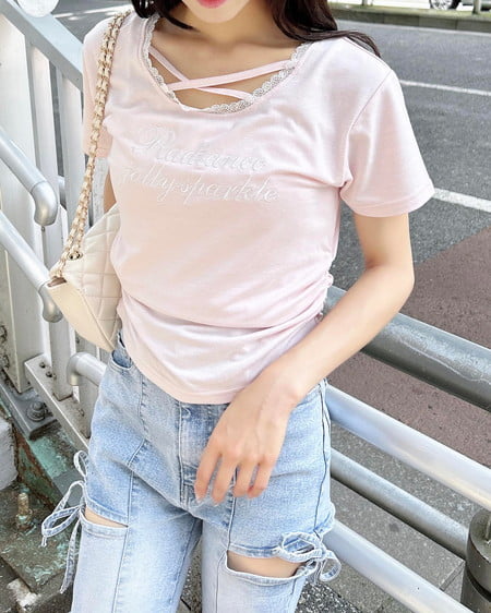 サイドギャザーレース付ロゴクロスTシャツ