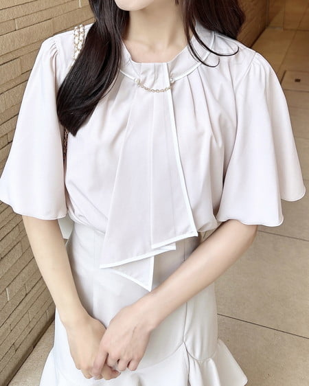 【7／15までの限定価格】パールピン付トロミボウタイフレアスリーブブラウス