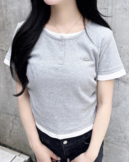 ヘンリー胸プレート付レイヤードリブトップス