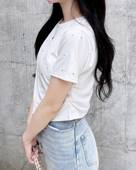 INGNI（イング） サイドギャザーラインストーン飛ばしプレート付Tシャツ ｵﾌﾎﾜｲﾄ