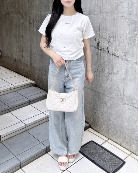 INGNI（イング） サイドギャザーラインストーン飛ばしプレート付Tシャツ ｵﾌﾎﾜｲﾄ