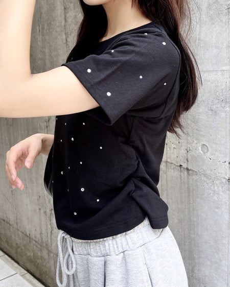 INGNI（イング） サイドギャザーラインストーン飛ばしプレート付Tシャツ ｸﾛ