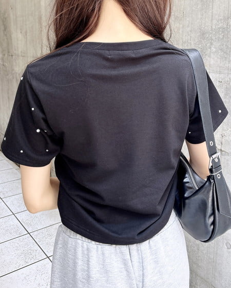 INGNI（イング） サイドギャザーラインストーン飛ばしプレート付Tシャツ ｸﾛ