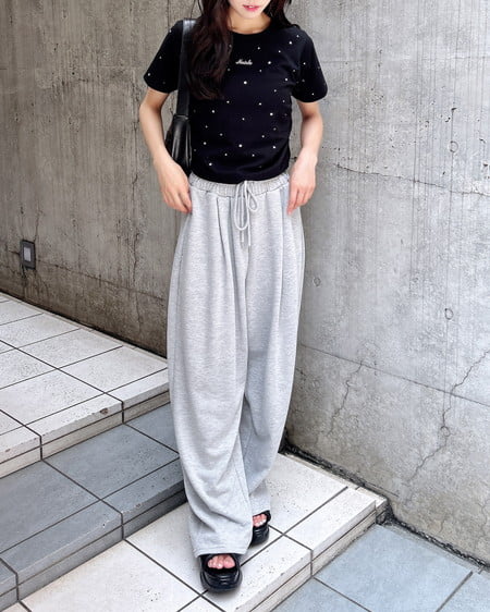 INGNI（イング） サイドギャザーラインストーン飛ばしプレート付Tシャツ ｸﾛ