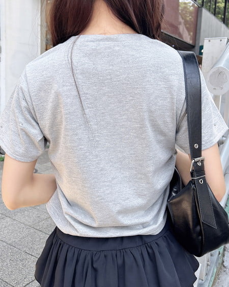 INGNI（イング） サイドギャザーラインストーン飛ばしプレート付Tシャツ ｸﾞﾚｰ