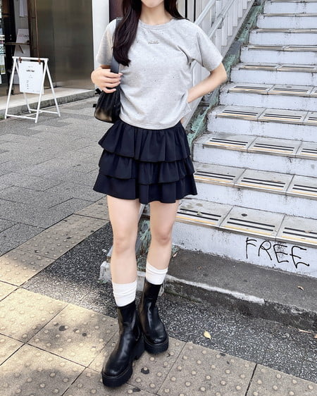 INGNI（イング） サイドギャザーラインストーン飛ばしプレート付Tシャツ ｸﾞﾚｰ
