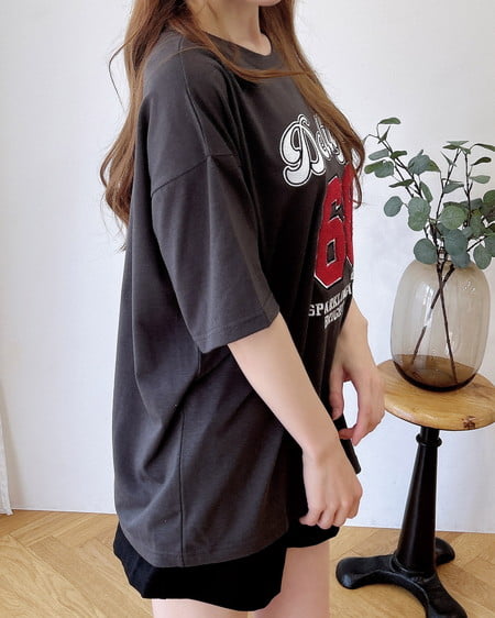 INGNI（イング） ナンバリングロゴチュニックTシャツ ﾁｬｺｰﾙｸﾞﾚｰ