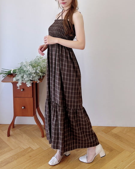 INGNI（イング） ホルターネックチェック柄シャーリングワンピース ﾌﾞﾗｳﾝ/ﾁｪｯｸ