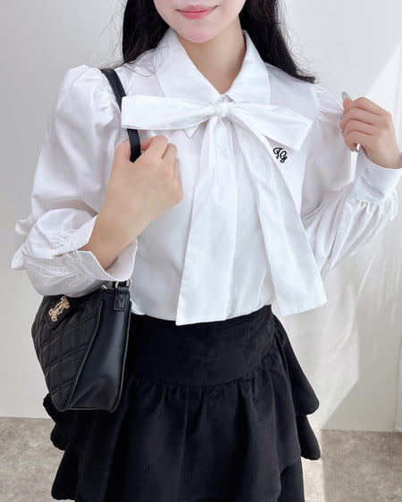 胸刺繍ボウタイブラウス