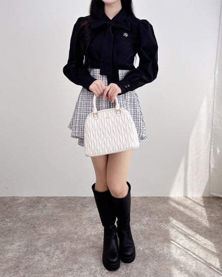 INGNI（イング） 胸刺繍ボウタイブラウス ｸﾛ