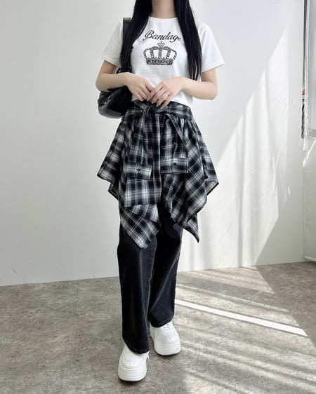 INGNI（イング） ラインストーンクラウンロゴTシャツ ｵﾌﾎﾜｲﾄ