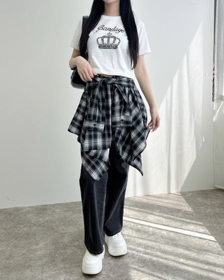 INGNI（イング） ラインストーンクラウンロゴTシャツ ｵﾌﾎﾜｲﾄ