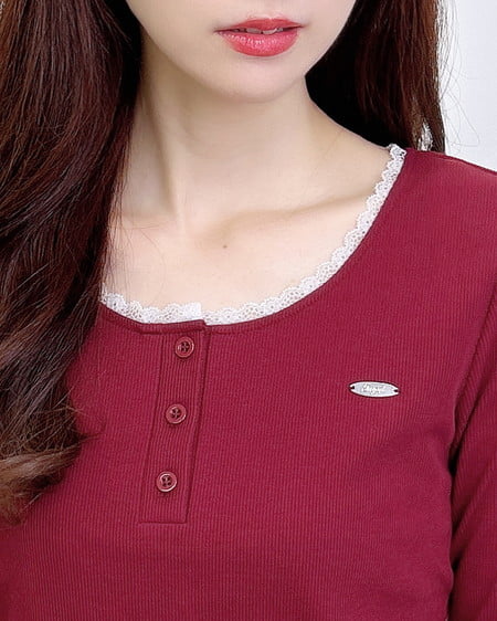 INGNI（イング） ヘンリーネックレース付プレートロゴ長袖リブトップス ﾎﾞﾙﾄﾞｰ