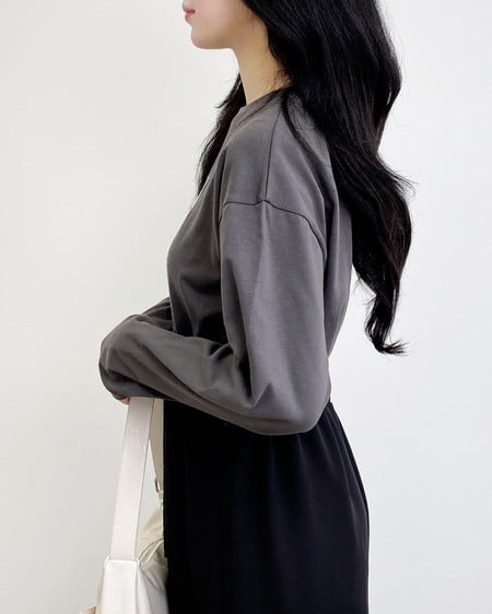 INGNI（イング） ニュースペーパープリントロングTシャツ ﾁｬｺｰﾙｸﾞﾚｰ