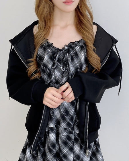 INGNI(イング) プレート付ダブルジップダンボールパーカー クロ