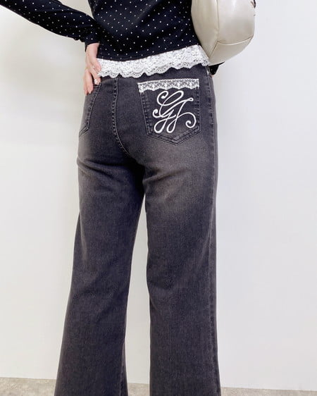 【WEB限定】ポケット刺繍フレアデニムパンツ