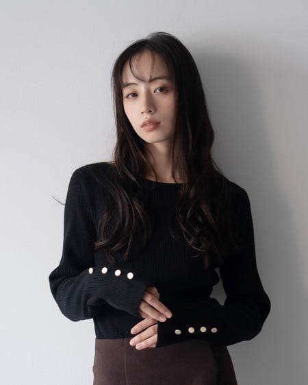 INGNI(イング) ボートネック袖金ボタンニット クロ