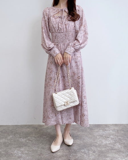 【10／7までの限定価格】【WEB限定】デコルテオープン花柄ワンピース