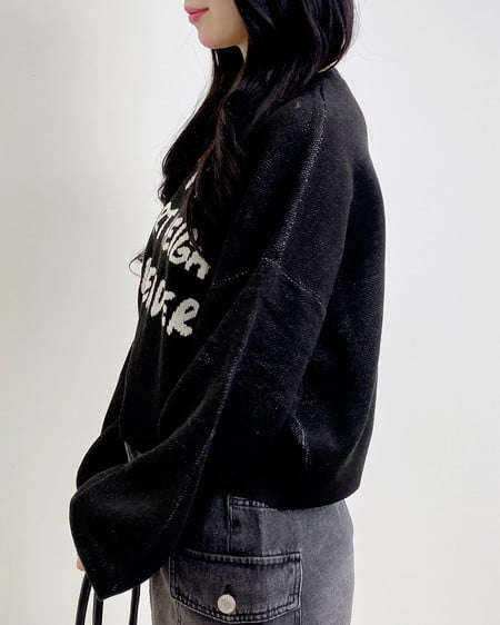 INGNI（イング） ジャガードメッセージロゴショート丈ニット ｸﾛ/ｵﾌﾎﾜｲﾄ