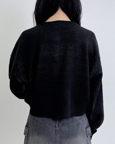 INGNI（イング） ジャガードメッセージロゴショート丈ニット ｸﾛ/ｵﾌﾎﾜｲﾄ