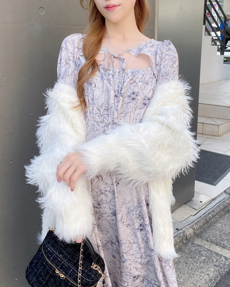 【WEB限定】デコルテオープン花柄ワンピース