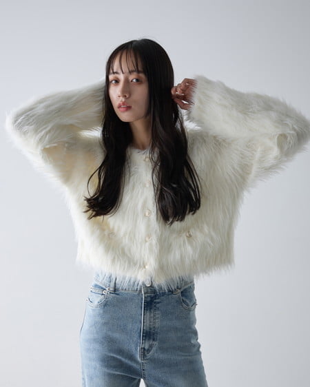 INGNI(イング) ショート丈金ボタンシャギーニットカーディガン アイボリー