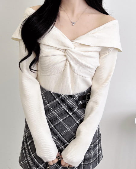 フロントツイストオフショルニット