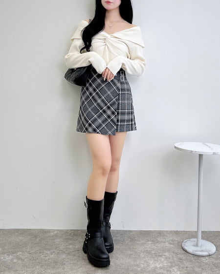 INGNI（イング） フロントツイストオフショルニット ｵﾌﾎﾜｲﾄ