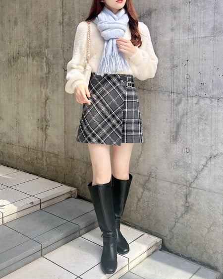 INGNI（イング） ビジュー付フェザーニット ｵﾌﾎﾜｲﾄ