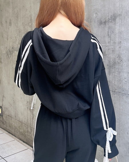 INGNI(イング) 袖レースリボンショートスウェットジップパーカー(セットアップ対応) クロ/オフホワイト