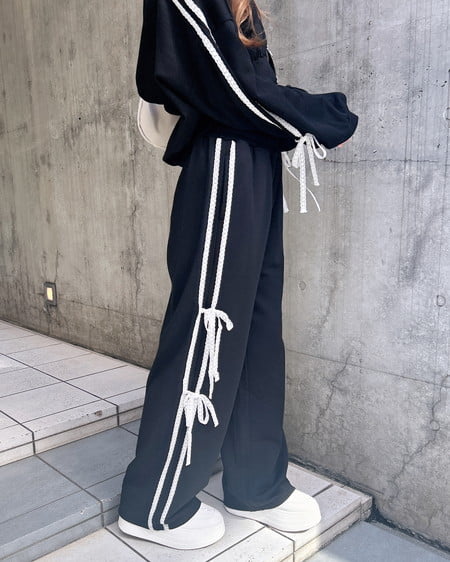 INGNI(イング) レースラインスウェットパンツ(セットアップ対応) クロ/オフホワイト