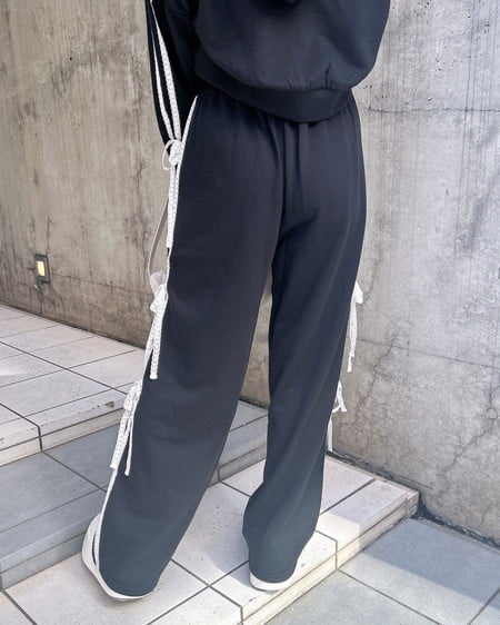INGNI(イング) レースラインスウェットパンツ(セットアップ対応) クロ/オフホワイト