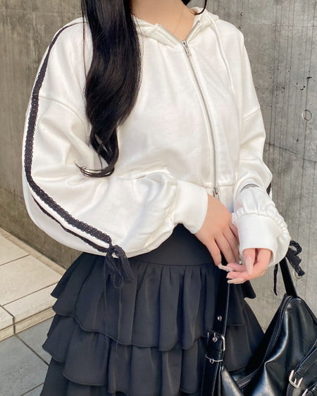 INGNI(イング) 袖レースリボンショートスウェットジップパーカー(セットアップ対応) オフホワイト/クロ