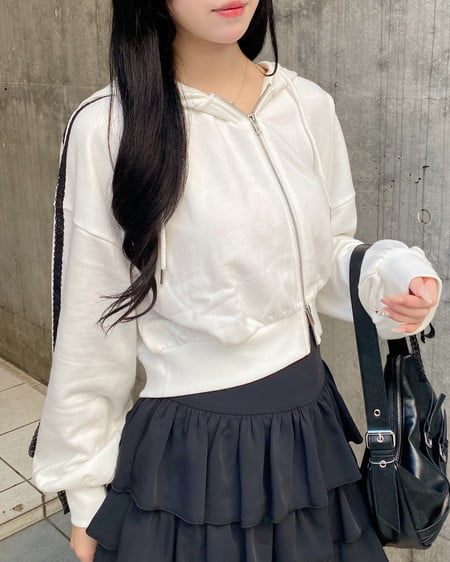 INGNI(イング) 袖レースリボンショートスウェットジップパーカー(セットアップ対応) オフホワイト/クロ