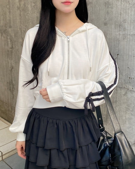 INGNI(イング) 袖レースリボンショートスウェットジップパーカー(セットアップ対応) オフホワイト/クロ