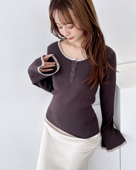 INGNI（イング） バイカラーヘンリーネックフレアスリーブニット ﾁｬｺｰﾙｸﾞﾚｰ/ﾍﾞｰｼﾞｭ