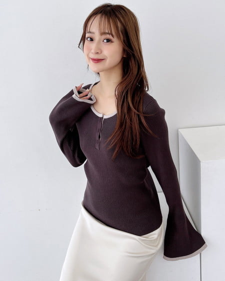 INGNI（イング） バイカラーヘンリーネックフレアスリーブニット ﾁｬｺｰﾙｸﾞﾚｰ/ﾍﾞｰｼﾞｭ