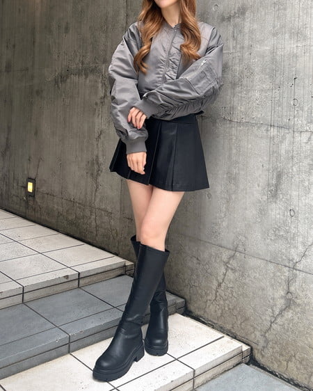 INGNI（イング） フェイクレザープリーツスカパン ｸﾛ