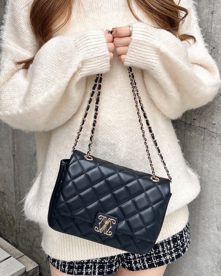 【一部カラー予約受付中】エンブレム付キルティングショルダーバッグ