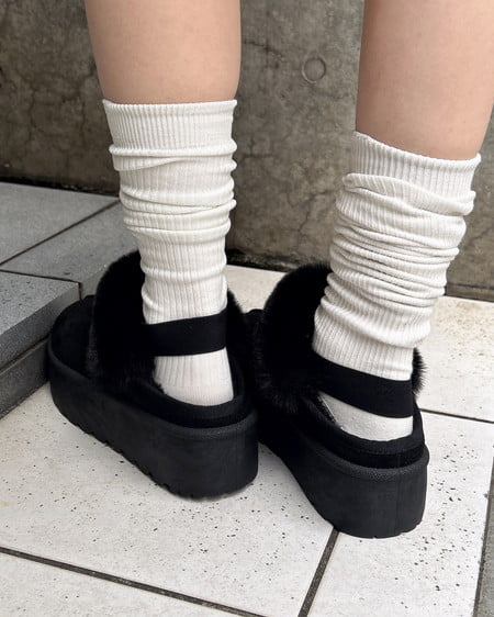 INGNI(イング) 厚底フェイクムートンサンダル クロ